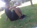 Un chico le mete los dedos a mi mujer en un parque público