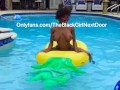 Sarai Minx loves getting wet 