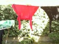 Nicoletta scoreggia in giardino cosa penseranno i vicini?