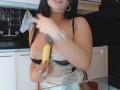  Empregadinha safada chupando banana naughty housekeeper sucking hard