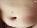 Etudiante blonde épilée, un peu ronde, gros plan. entrera, entrera pas?