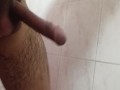 Latino Sexy  De Verga Grande Se masturba en la Ducha