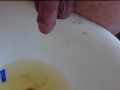 Schamhaare stutzen mit Pisse