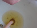 Schamhaare stutzen mit Pisse