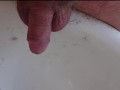 Schamhaare stutzen mit Pisse