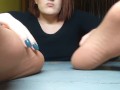 Sexy babe sucks her own nylon toes