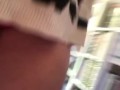giovane studentessa italiana piscia nella sua casa