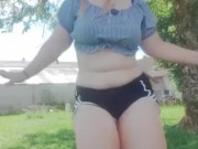 [mini vidéo) Danse du ventre par une bbw sur une musique pagan