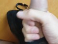 ПАРЕНЬ ДРОЧИТ НА ЖЕНСКИЕ ТРУСИКИ / ВЕРТИКАЛЬНОЕ ВИДЕО