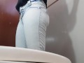 venezolana hermosa orinando