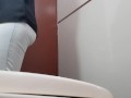 venezolana hermosa orinando