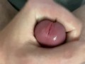 ПАРЕНЬ ДРОЧИТ КРУПНЫМ ПЛАНОМ и кончает. МНОГО СПЕРМЫ