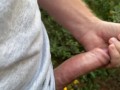 ПАРЕНЬ ГОЛЫЙ ХОДИТ ПО ЛЕСУ И ДРОЧИТ СО СТОНАМИ. КОНЧАЕТ МНОГО СПЕРМЫ
