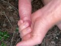 ПАРЕНЬ ГОЛЫЙ ХОДИТ ПО ЛЕСУ И ДРОЧИТ СО СТОНАМИ. КОНЧАЕТ МНОГО СПЕРМЫ