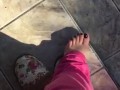 @tici_feet IG tici feet tici_feet walking, black toenails