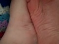 Gioco con le piante dei miei piedi, simulazione footjob, gioco con la saliva e ti tratto da schiavo!