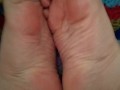 Gioco con le piante dei miei piedi, simulazione footjob, gioco con la saliva e ti tratto da schiavo!
