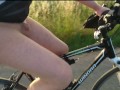 Sexy in Feinstrumpfhose auf der Radtour 2020