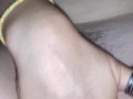 Masturbation chatte poilue en regardant vidéo de cul