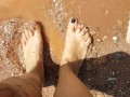 Pies mojados en el río fetichismo de pies