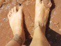 Pies mojados en el río fetichismo de pies