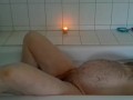 pregman in the bathtub with contractions