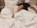 Красотка делает расслабляющий домашний минет во время просмотра фильма