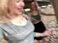2 горячие девушки трахают друг друга в общественном месте