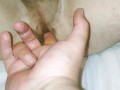 Il branle sa queue pendant que je l'encule avec mon doigt bien profond femdom amateur anal finger