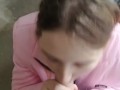 Девушка отсосала в подъезде и получила сперму в рот