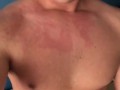 Orgasmo masculino con una gran carga de esperma. Hombre heterosexual con una vergota peluda.