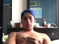 Orgasmo masculino con una gran carga de esperma. Hombre heterosexual con una vergota peluda.