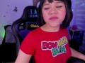 Lila jordan sopla bombas de chicle