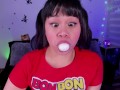 Lila jordan sopla bombas de chicle