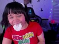 Lila jordan sopla bombas de chicle