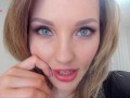 Giantess teasy talk to tiny man before eating