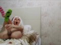  любит засовывать в себя игрушку и кончать на камеру.