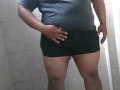 Trying to take a bath I masturbate / Tratando de tomar un baño me masturbo