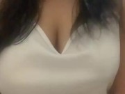 Mexicana juega con sus enormes tetas