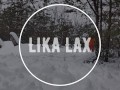 Извращенка LIKA LAX катается на лыжах, ссыт и трахает себя в лесу