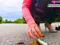 Kati zerquetscht verschiedene Gummibären Gummistiefel, Ballerinas und High Heels zerquetschen