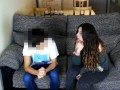 En su primera porno, SE CALZA AL AMIGO DE SU HERMANO