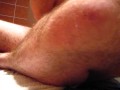j'enfonce mon plug anal L multicolor dans mon petit anus