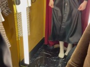  как подруга примеряет вещи и мастурбирует в раздевалке