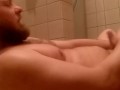 Honění péra před sprchou