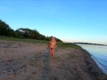 Русская нудистка на берегу реки