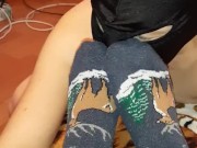 Моя с большой грудью нюхает мои носки, целует и лижет ноги - IkaSmokS