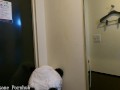 ネットカフェで立ったままオナニーするパンダ