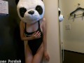 ネットカフェで立ったままオナニーするパンダ