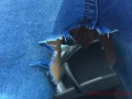 je pisse en publique et mouille mon pantalon